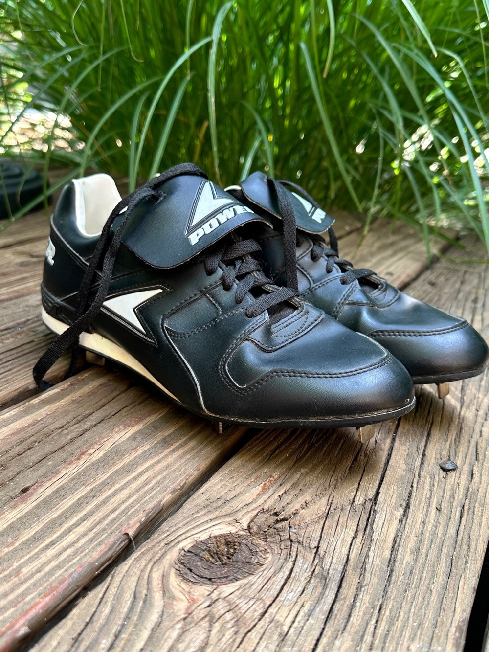 Vtg Men’s Black Cleats with Metal Studs Size 11